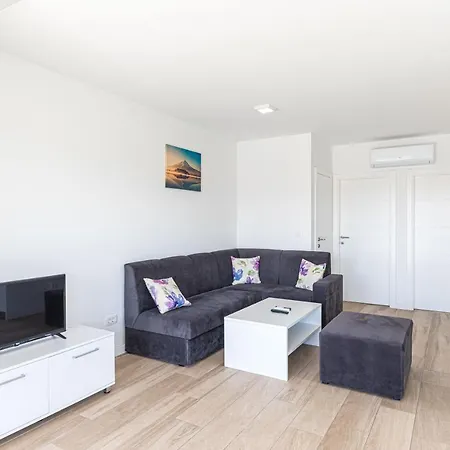 Blue View Apartment